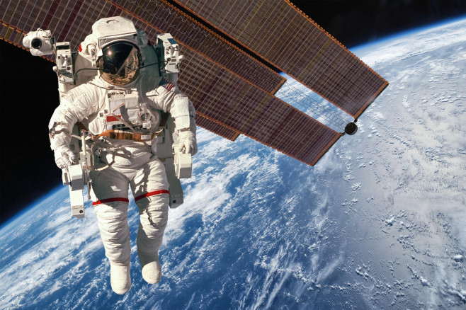 Astronaut în afara Stației Spațiale Internaționale
