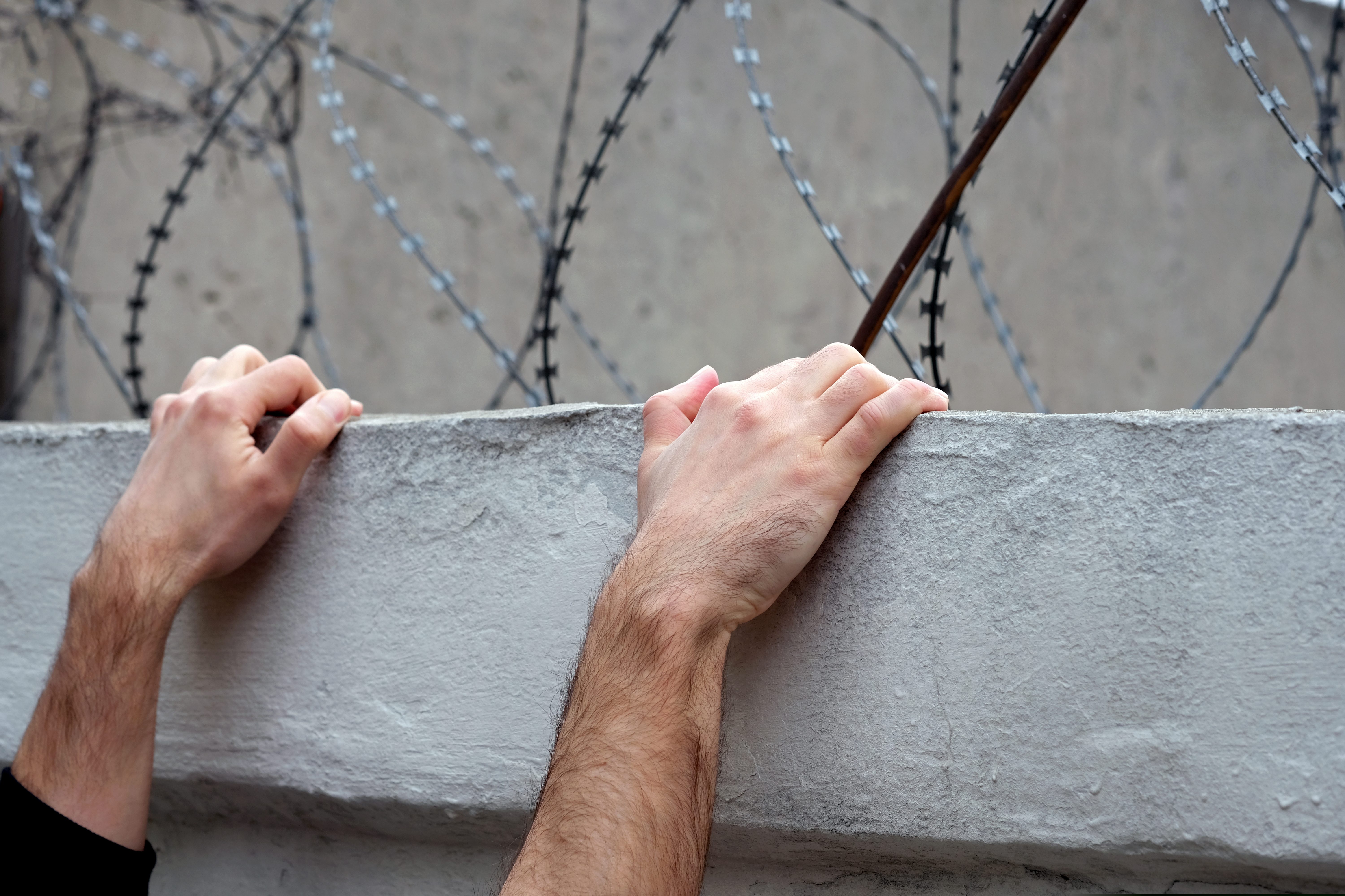 Un deținut a evadat din Penitenciarul Ploiești. El s-a urcat pe un gard și a fugit