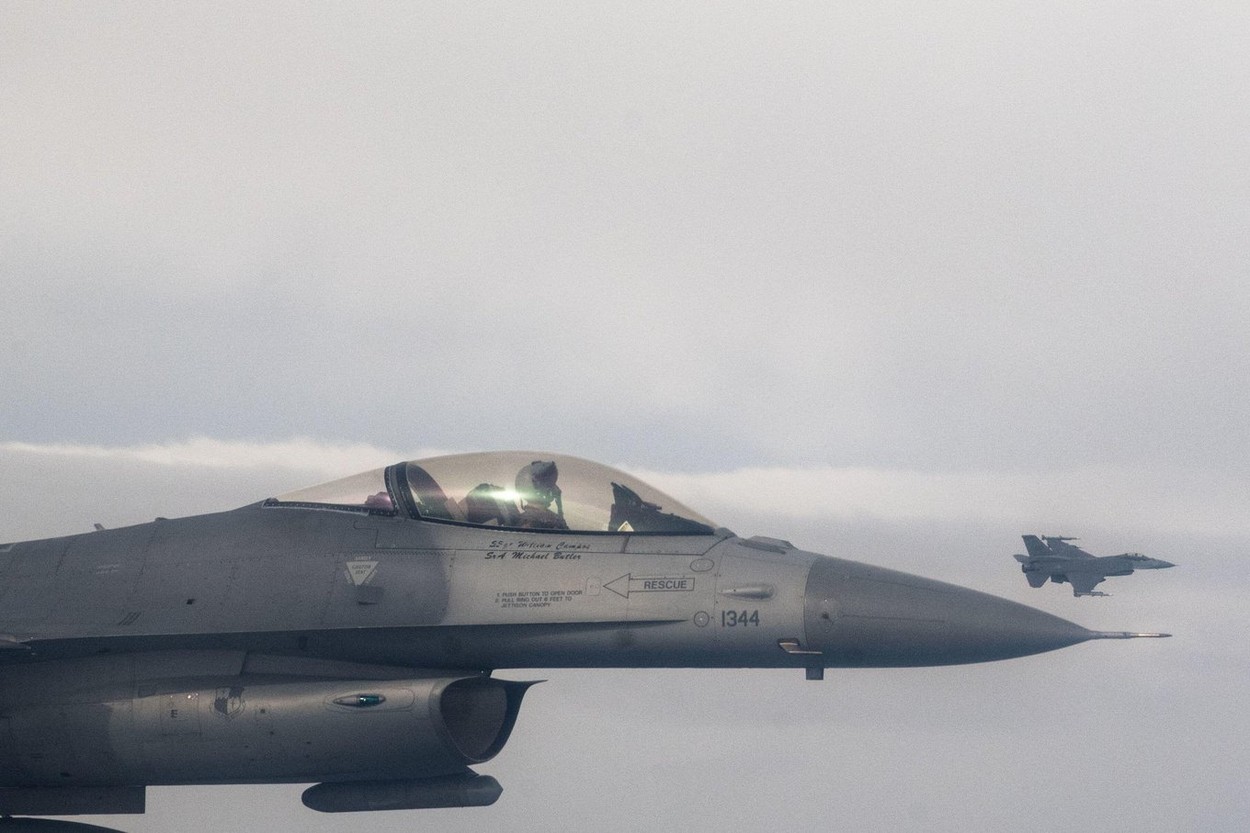 Joe Biden și-a dat acordul ca piloții ucraineni să fie antrenați de americani pe avioane F-16