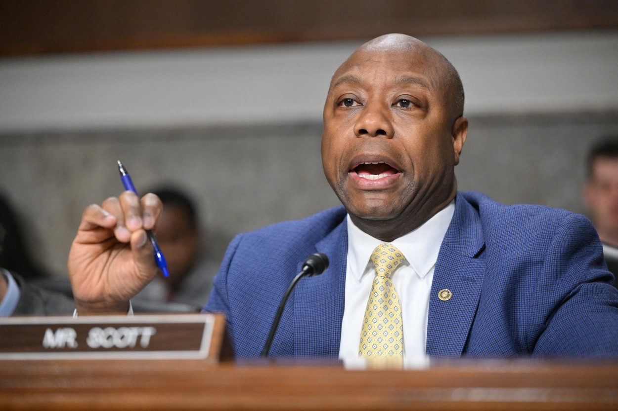 Un republican de culoare s-a înscris în lupta cu Trump pentru candidatura la prezidențiale. Ce șanse are Tim Scott