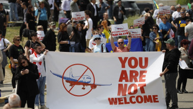 Proteste la aeroportul din Tblisi cu ocazia aterizării primei curse din Rusia în ultimii patru ani pe 19 mai 2023.