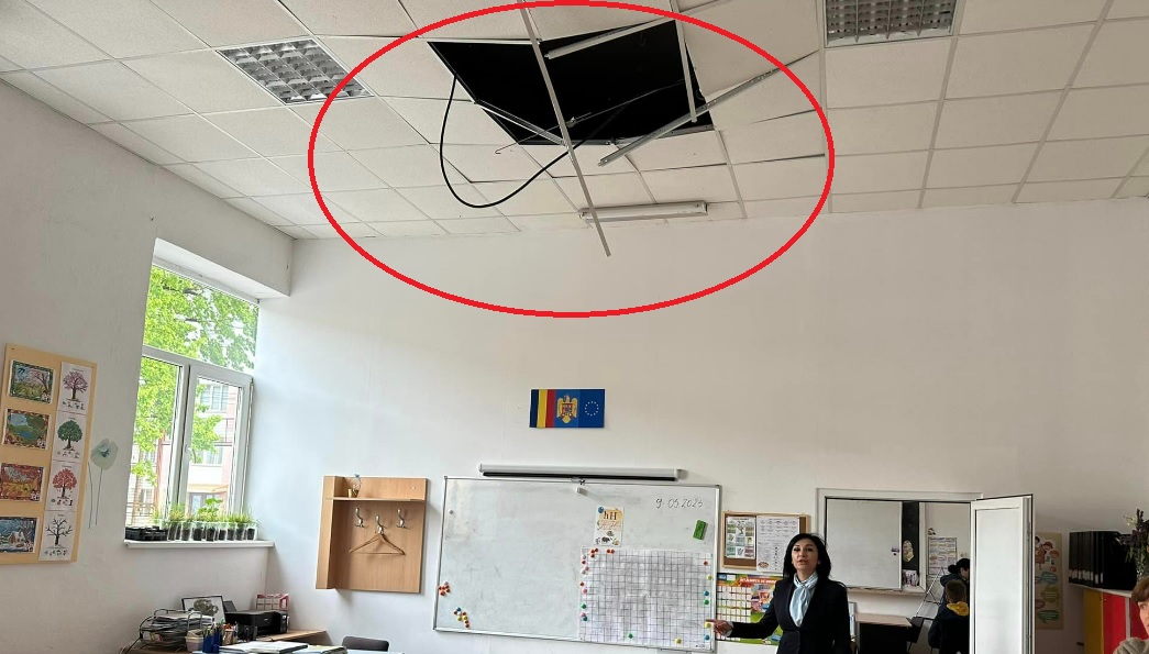 Tavan prăbușit în sala de clasă, într-o școală din Piatra-Neamț. "Nu ne putem juca în acest fel cu viețile copiilor!"