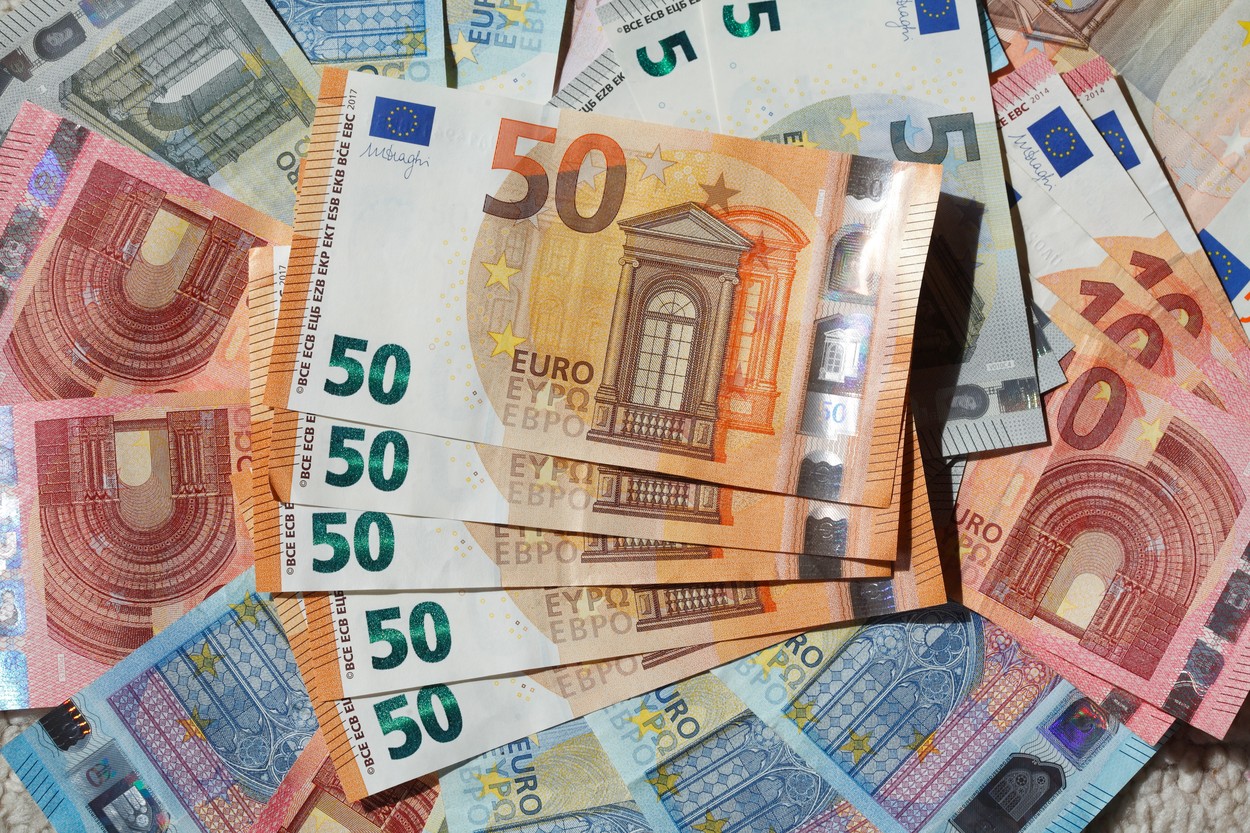 Un bărbat din Ilfov a abordat pe internet 13 femei și le-a convins să îi dea 170.000 de euro