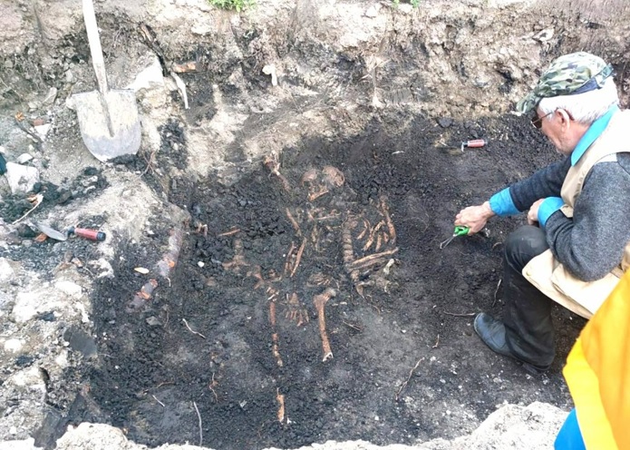 Două schelete care par să se îmbrățișeze au fost descoperite în Turda. Osemintele, vechi de aproximativ 400 de ani