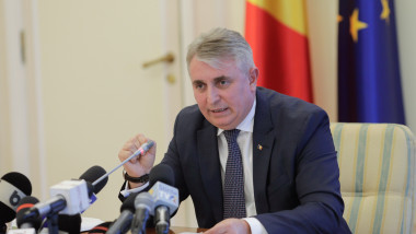 Lucian Bode, ministrul Afacerilor Interne, sustine o conferinta de presa la sediul ministerului din Bucuresti, joi 6 octombrie 2022.
