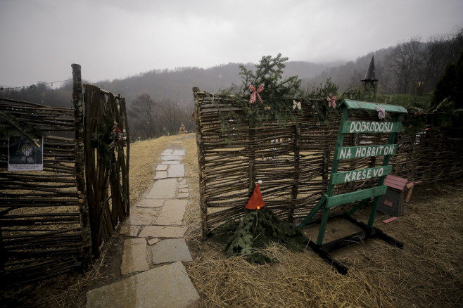 Bosnian siblings build Hobbit Homes in Kresevo