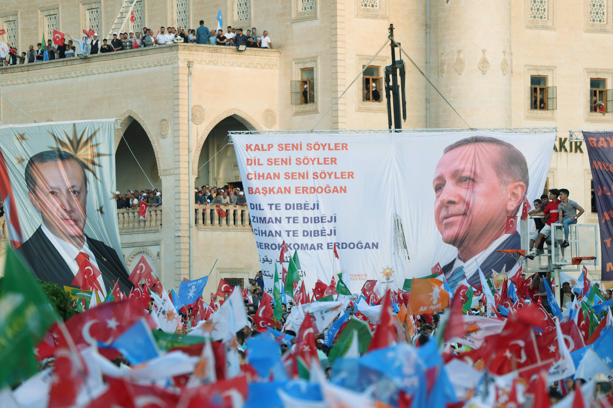 Alegeri în Turcia. Pentru prima dată în 20 de ani se clatină scaunul „sultanului” Erdogan. De ce este economia turcă un „măr otrăvit”