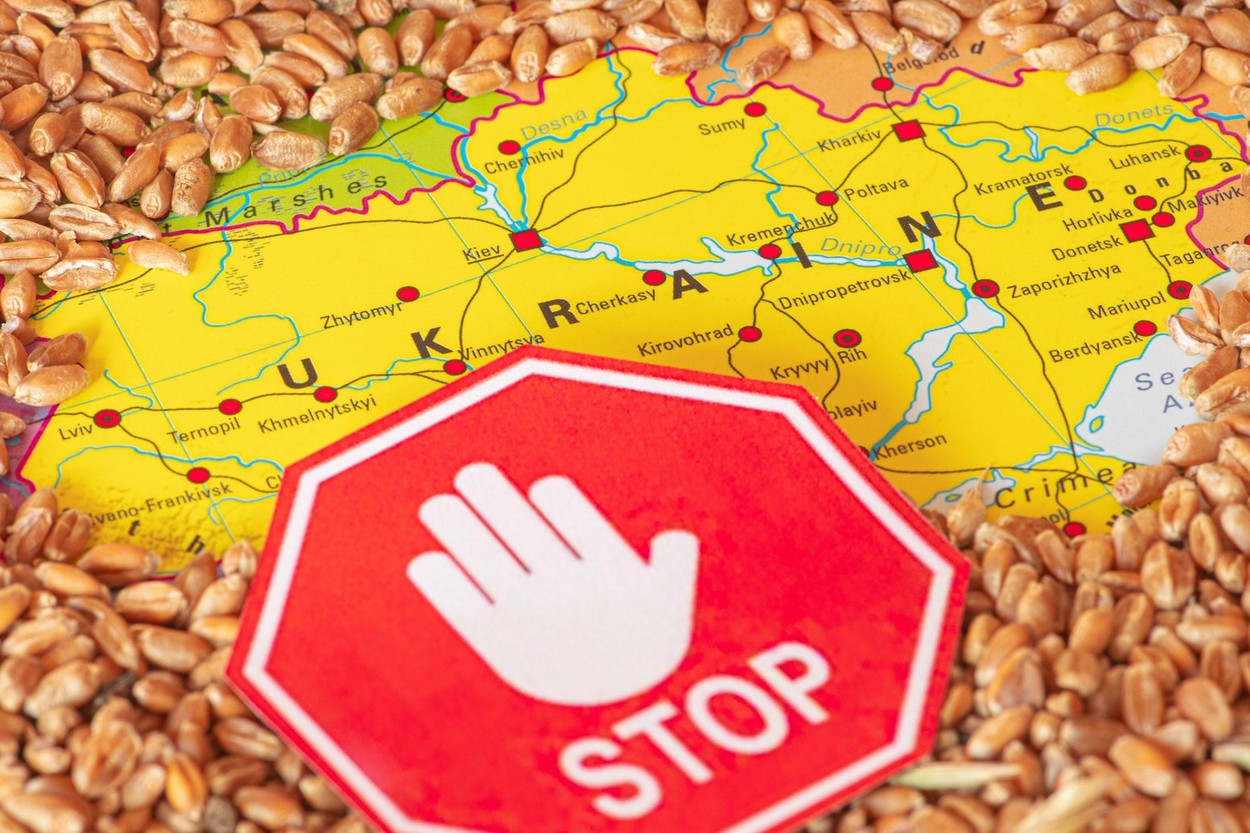 România și alte patru țări cer Comisiei Europene să modifice şi să extindă interdicţia importurilor de cereale din Ucraina