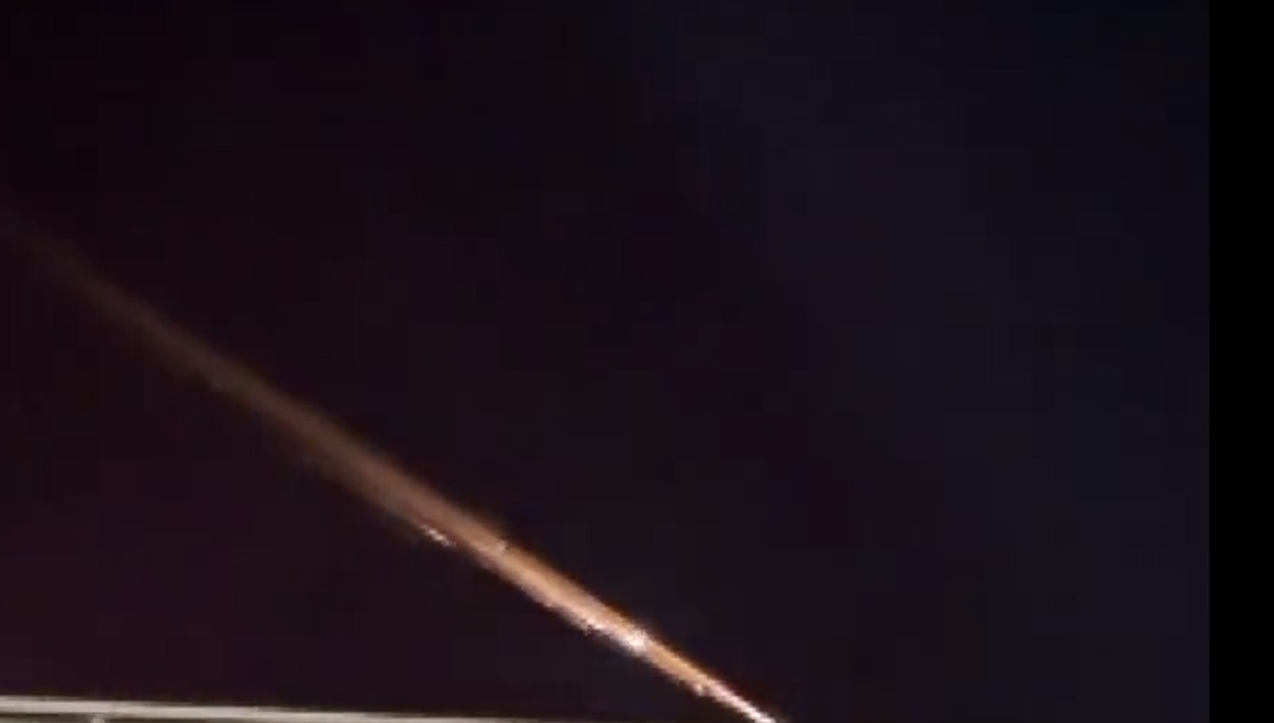 VIDEO Mingi de foc au apărut pe cerul Japoniei. „Nu sunt meteoriți”