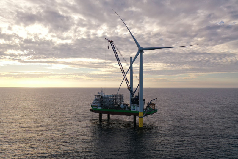 World`s Largest Offshore Wind Farm Generates Its First Power