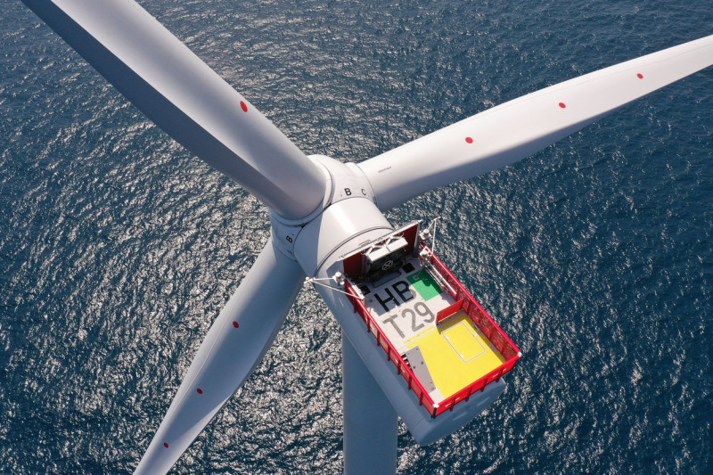 World`s Largest Offshore Wind Farm Generates Its First Power