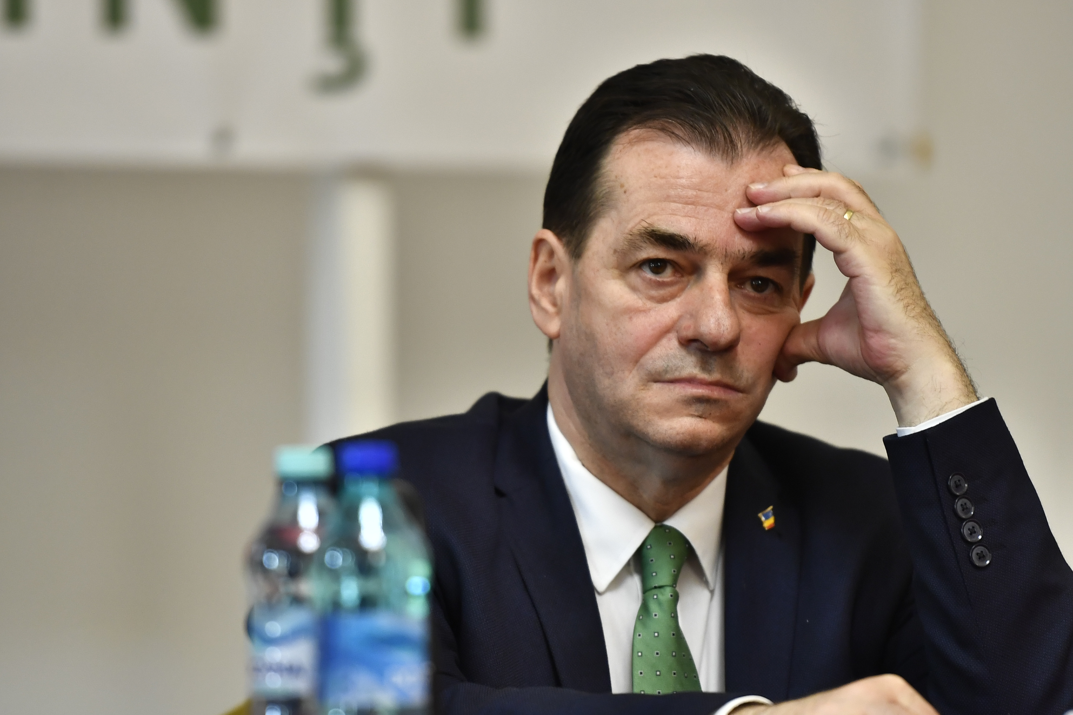 Ludovic Orban depune plângere penală împotriva simpatizanților AUR care l-au lovit: "Violența nu poate deveni o regulă în societate"