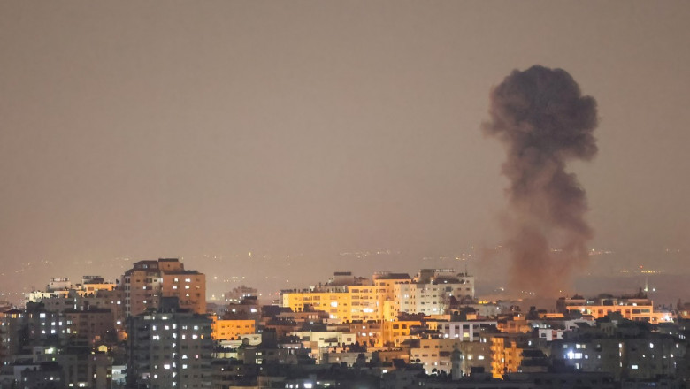 fum pe cer in fasia gaza in urma unui atac israelian cu rachete