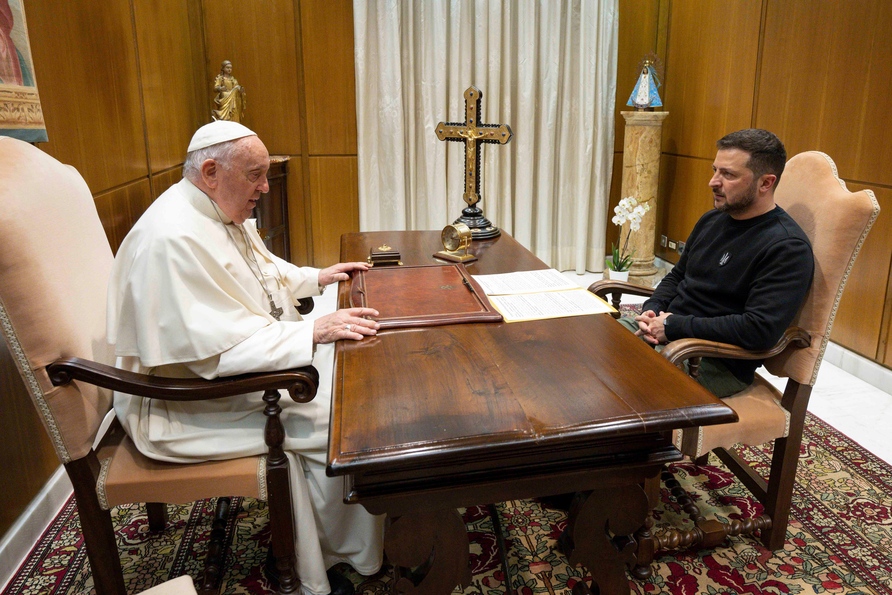 Zelenski i-a cerut Papei Francisc să susțină planul de pace al Ucrainei și să ajute la repatrierea copiilor furați de ruși