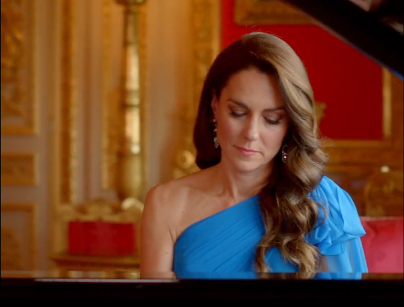 Kate Middleton cântă la pian