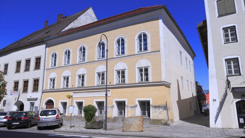 Clădirea din Braunau am Inn, Austria, în care s-a născut Adolf Hitler, fotografiată pe 8 mai 2016.