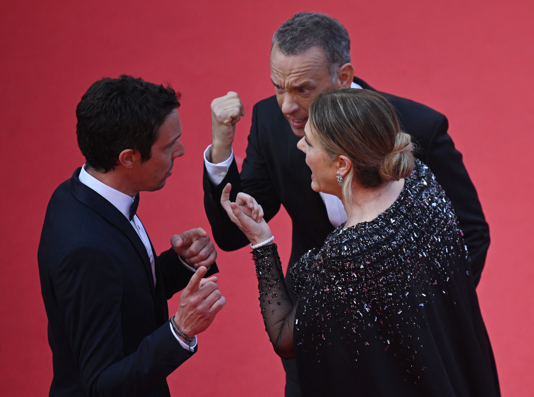 Cele 40 de fețe ale lui Tom Hanks. De ce s-a enervat actorul atât de tare pe covorul roșu de la Cannes