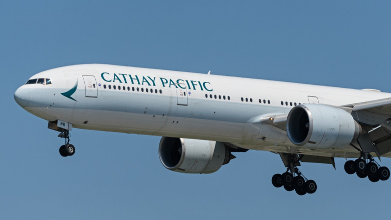 avion cathay pacific in zbor