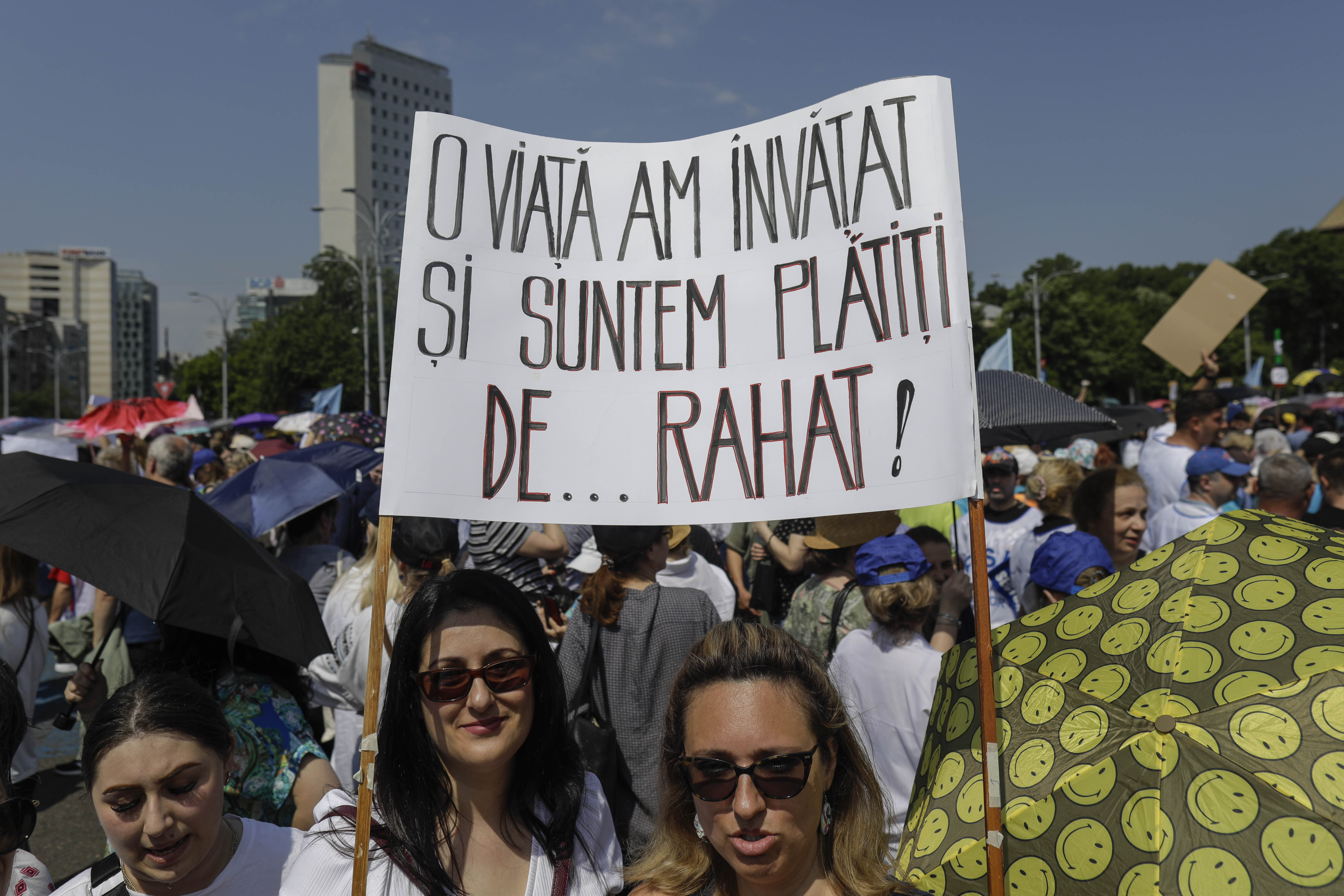 Cu mii de profesori în stradă, Guvernul repetă promisiunile despre primele pe carduri. Nistor: "O ofertă jignitoare. Spunem NU hotărât"