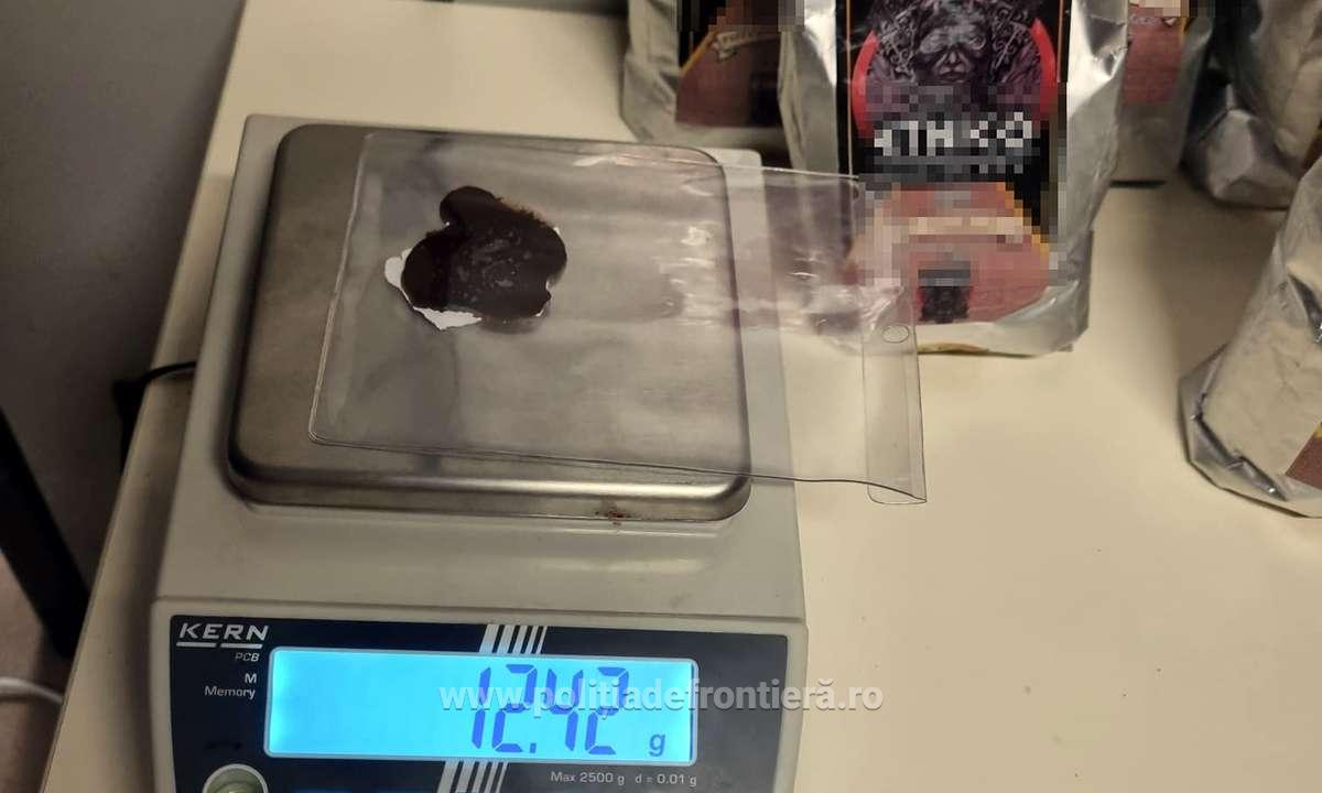 Un peruan a fost prins pe Aeroportul Otopeni cu 5 kilograme de cocaină