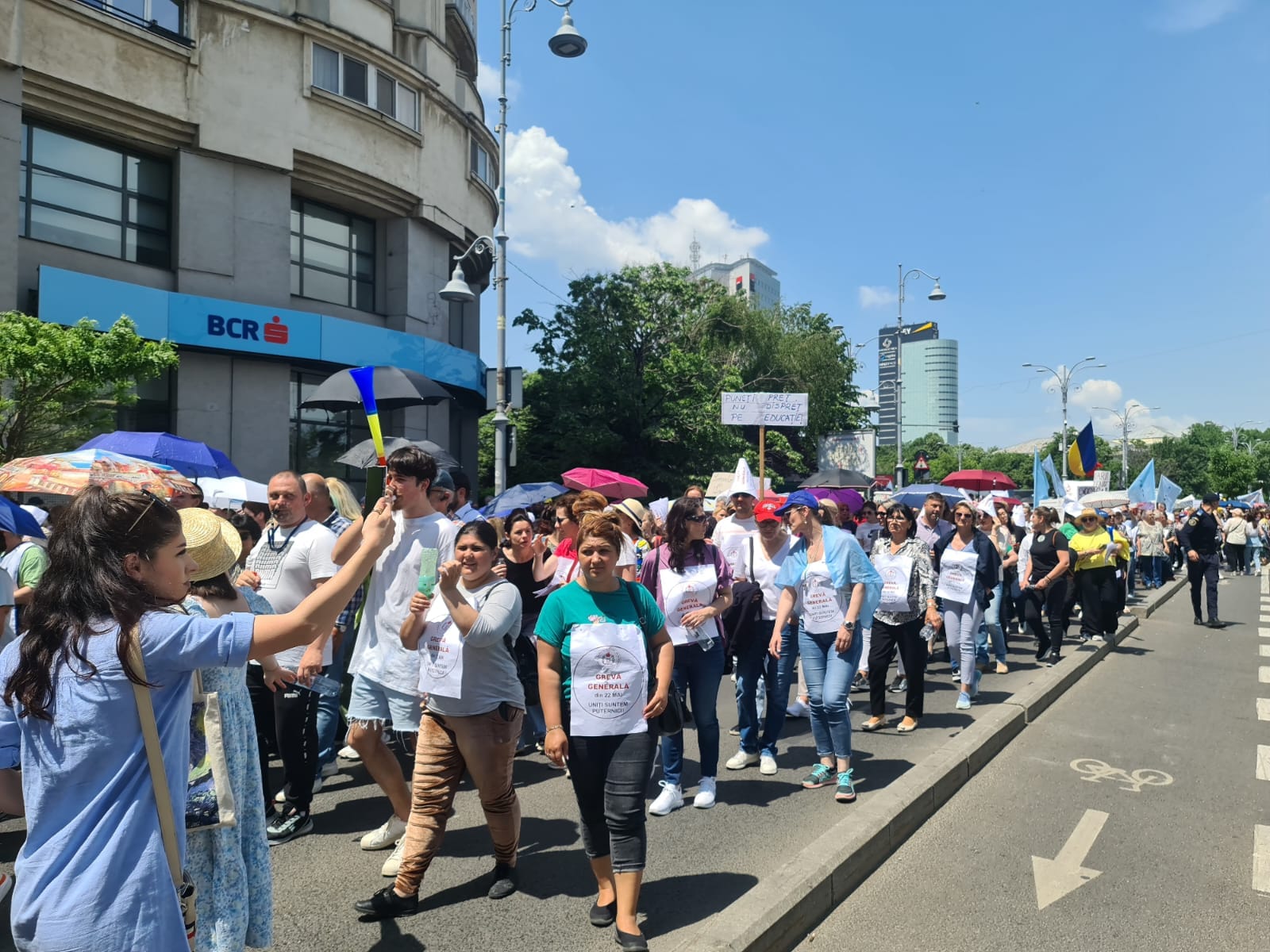 Anton Hadăr: Dacă primești 2.500 de lei și 2.000 trebuie să-i dai pe cărți, cu toată dragostea, dar mai trebuie să și trăim