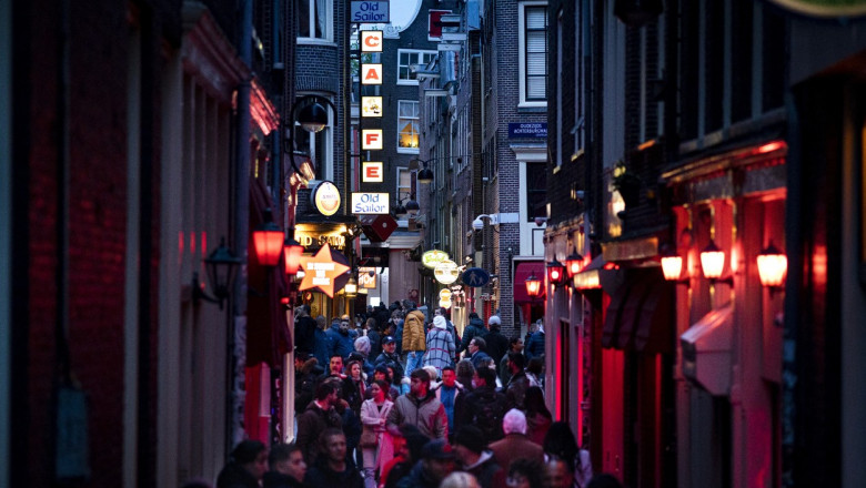 Fumatul de marijuana este oficial interzis în Cartierul Roșu din Amsterdam