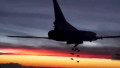 Un bombardiar rusesc Tupolev lanseaza bobme în Siria pe 19 noiembrie 2015.