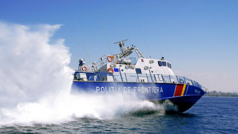 O navă a Poliției de Frontieră patrulează pe Marea Neagră.