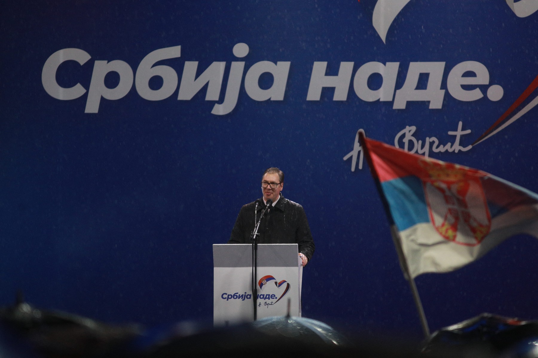 Președintele sârb Aleksandar Vucic a demisionat de la vârful partidului de guvernare