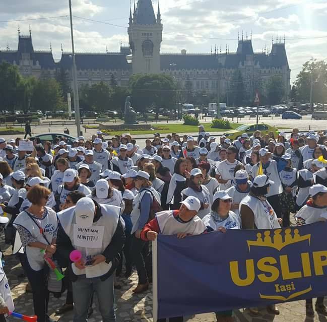Profesorii din Iași reclamă "ofertele batjocoritoare" ale Guvernului și îi cer lui Iohannis să facă ce a făcut Băsescu în 2005