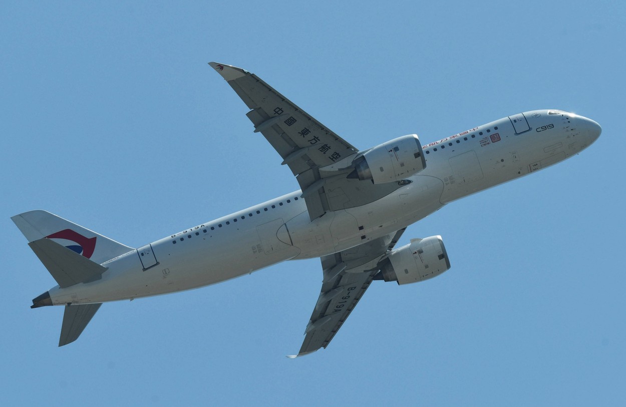 Cum arată primul avion de linie construit de China, C919, și cum au fost răsfățați pasagerii zborului de inaugurare