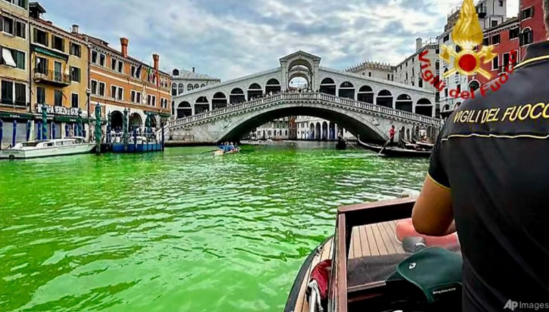 Italy, Venice: Water turns fluorescent green in Canal Grande. Police investigating