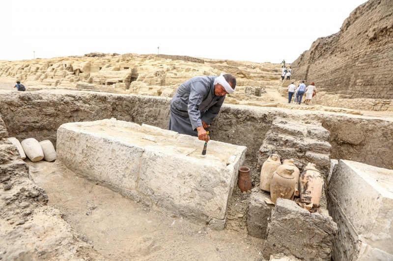 EGYPT SAQQARA ARCHAEOLOGY MUMMIFICATION WORKSHOPS AND TOMBS