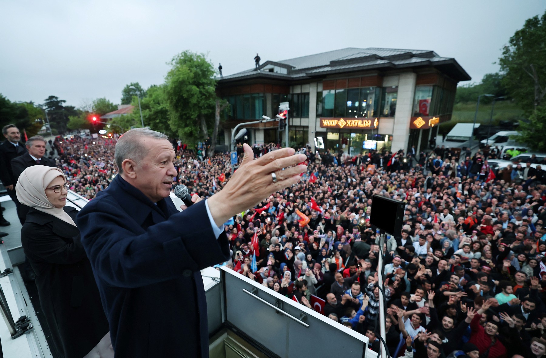 Erdogan a cântat de bucurie cu susținătorii săi și le-a spus că vor fi împreună până la moarte. „La revedere, Kemal!”