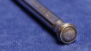 Creion placat cu argint primit cadou de Hitler de la Eva Braun