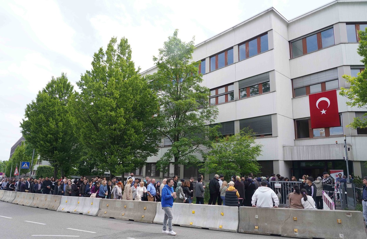 Turcii din străinătate au început să voteze în turul al doilea al alegerilor prezidenţiale
