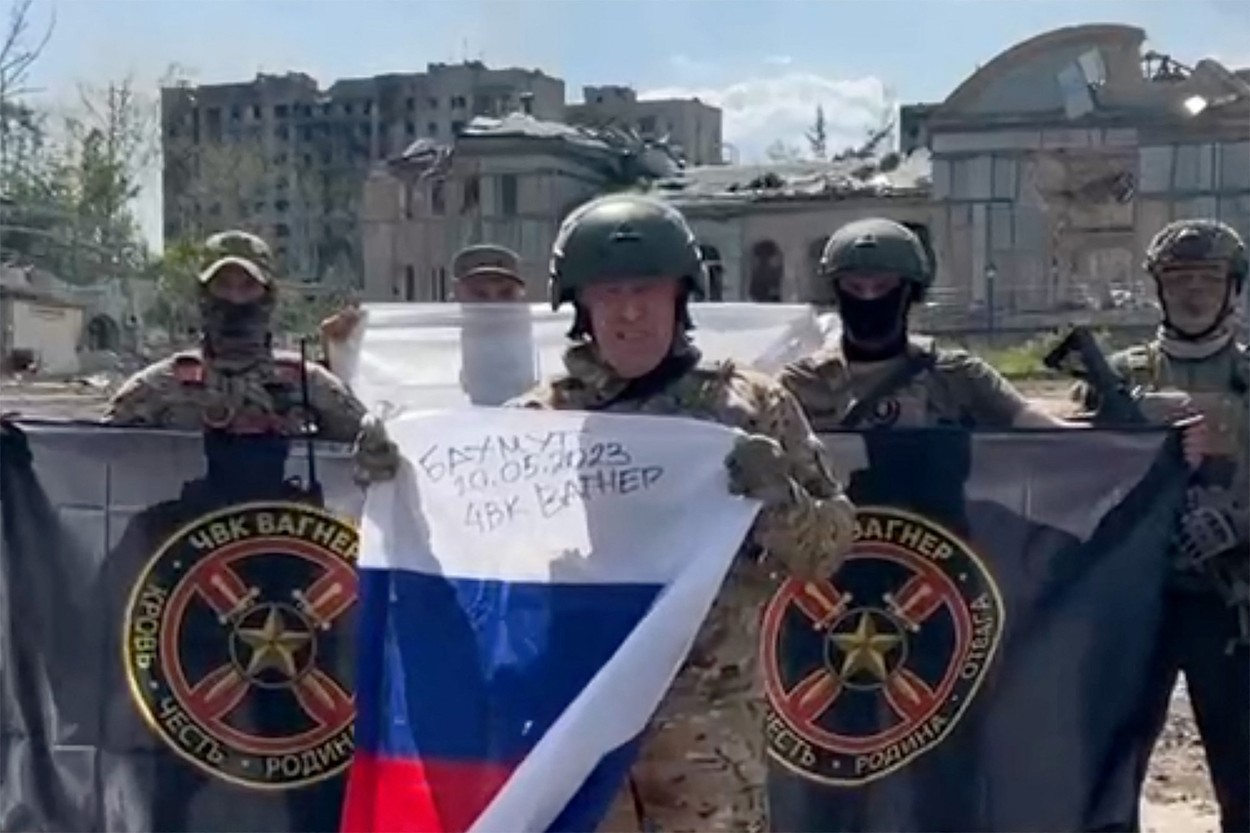 Putin anunță că lupta pentru Bahmut s-a terminat și le mulțumește mercenarilor Wagner