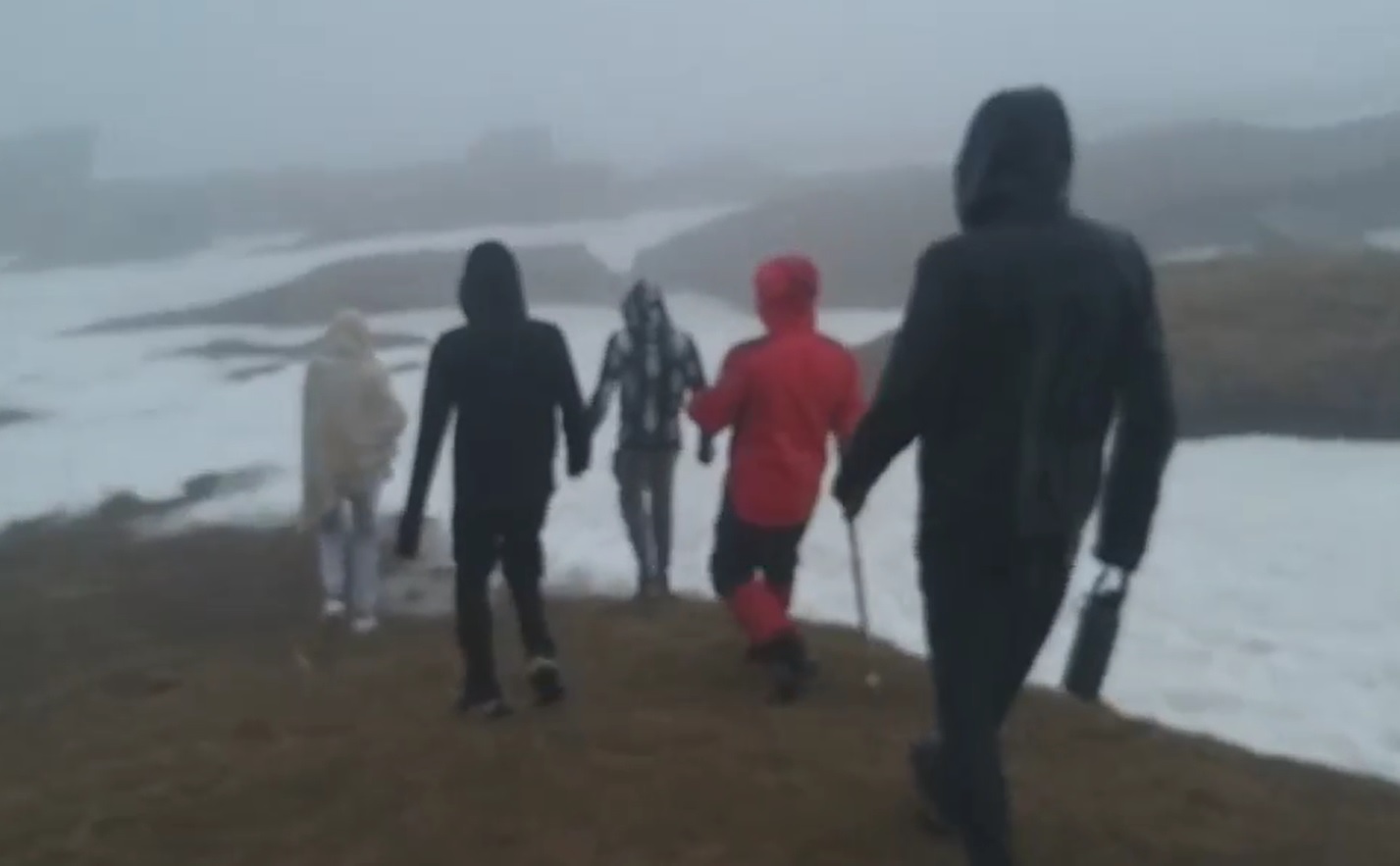 O femeie care a născut în urmă cu câteva zile a fost salvată de pe Vârful Omu. Urcase cu un grup în care nimeni nu era echipat de munte