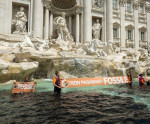 Ambientalisfontana di treviti Ultima Generazione colpiscono Fontana di Trevi