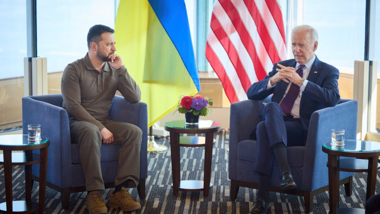 Președintele Ucrainei Volodimir Zelenski discută cu președintele SUA Joe Biden la summitul G7 din Japonia pe 21 mai 2023.