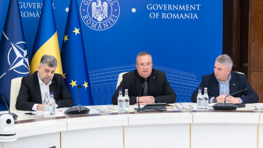 Premierul Nicolae Ciucă vorbește în timpul negocierilor de la Palatul Victoria cu sindicalilștii din Educație pe 21 mai 2023.