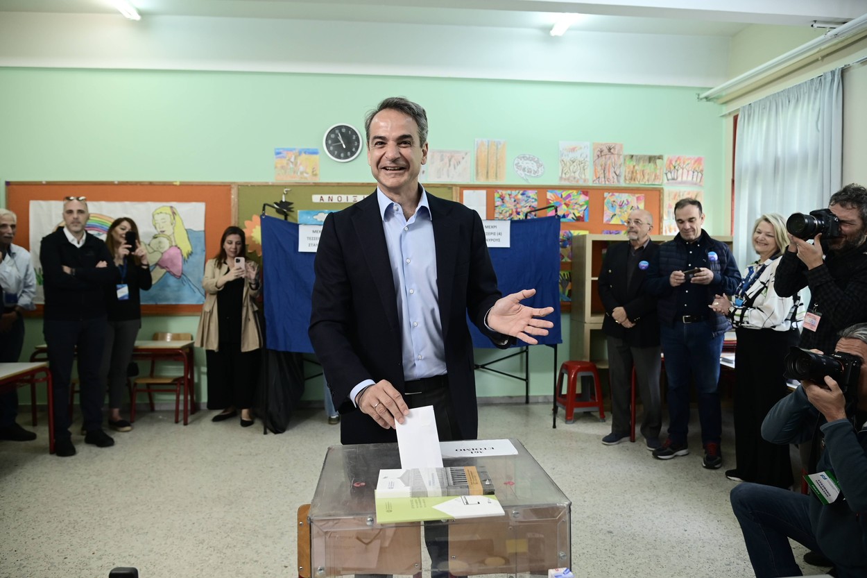 Alegeri parlamentare în Grecia. Partidul premierului Mitsotakis obține scor dublu față de rivali. Totuși, ar putea cere turul doi