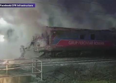 O locomotivă a luat foc într-o comună din Dâmbovița