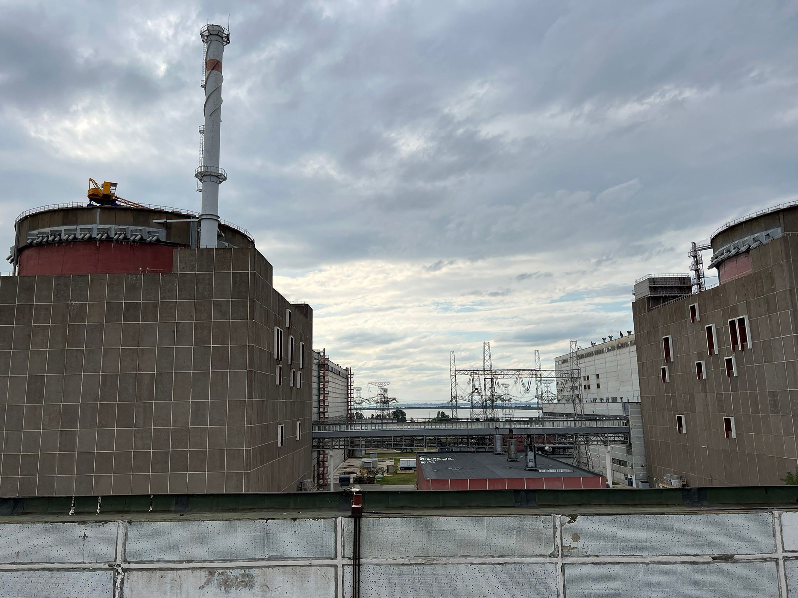 Trei reactoare de la centrale nucleare ucrainene funcţionează la capacitate redusă de 10 zile, după un atac rusesc