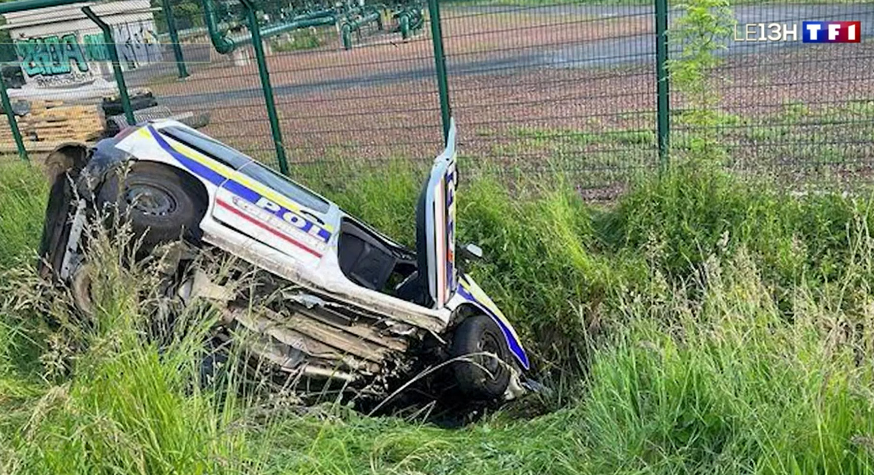 O fată de 16 ani, victimă a unui viol, a supraviețuit unui accident în care au murit cei 3 polițiști care se ocupau de cazul ei
