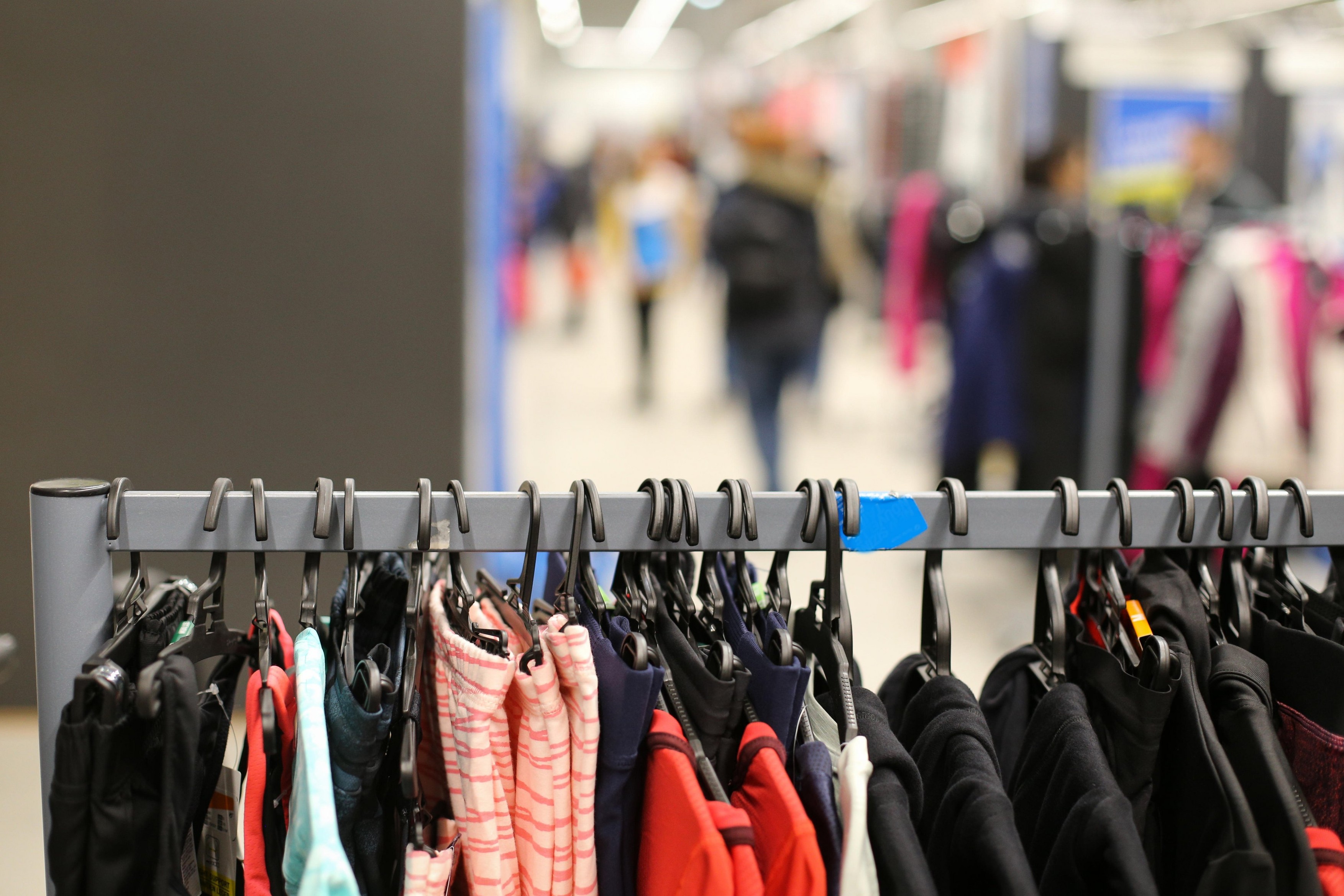 Ţările UE susţin interzicerea distrugerii articolelor textile nevândute