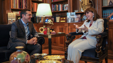 Alexis Tsipras și președinta Greciei la discuții