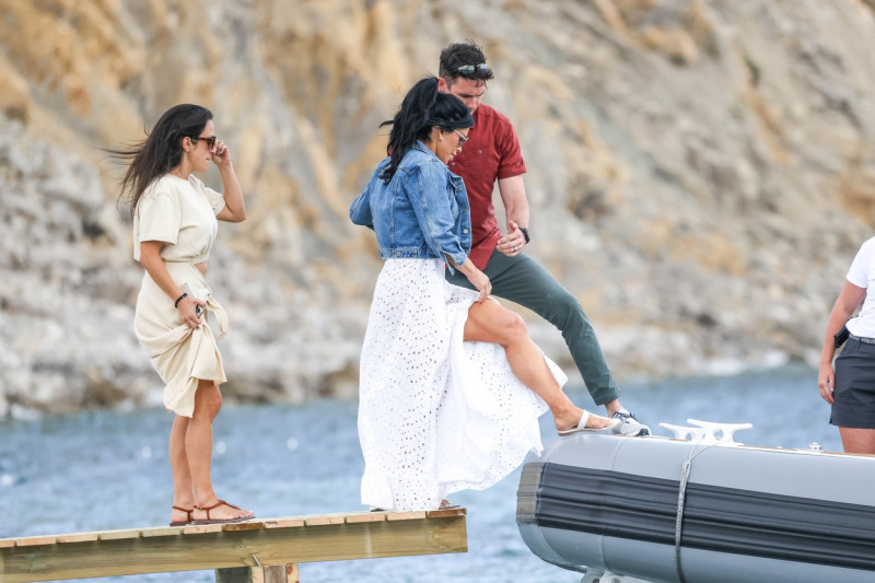 Cerrado.JEFF BEZOS Y LAUREN SANCHEZ DISFRUTAN JUNTO A UNOS AMIGOS DE UNOS DIAS DE DESCANSO EN MALLORCA