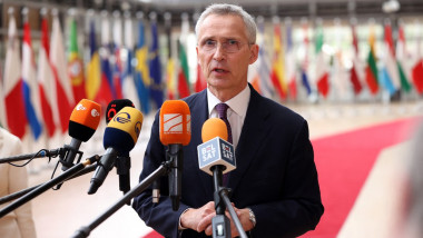 Secretarul general al NATO Jens Stoltenberg susține declarații de presă la Bruxelles, pe 23 mai 2023.