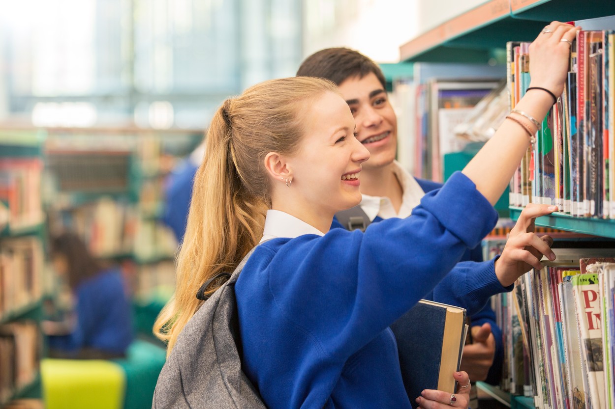 Marea Britanie introduce restricții privind vizele pentru studenți. Când intră în vigoare noile reguli